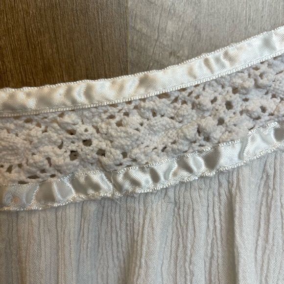 White Off the Shoulder Millau Flowy Blouse w Sleeves - XS - Picture 3 of 4